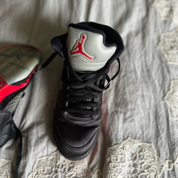 Size 6 youth Jordan 5. - Picture 4 of 8